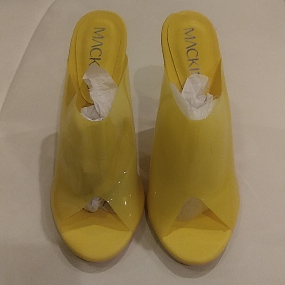 Lady shoes size 8 run a little small